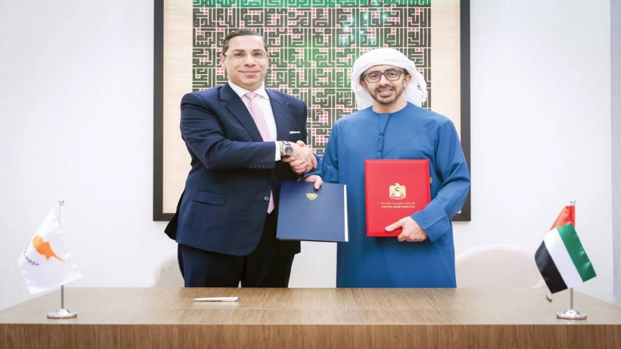 شراكة استراتيجية.. عبدالله بن زايد يوقع مع قبرص مذكرة تعاون في مجال الطاقة